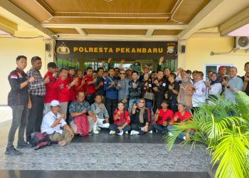 Ratusan Insan Pers Meminta Kasat Reskrim Polresta Pekanbaru Mengklarifikasi Pernyataannya Yang Melukai Hati Insan Pers