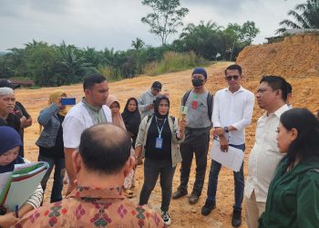 DPD PEKAT IB Kota Pekanbaru Mendampingi Ahli Waris Musri Dan Robiah Dalam Sidang Pemeriksaan Setempat (Descente), Sengketa Lahan Di Jalan 70 Tenayan Raya