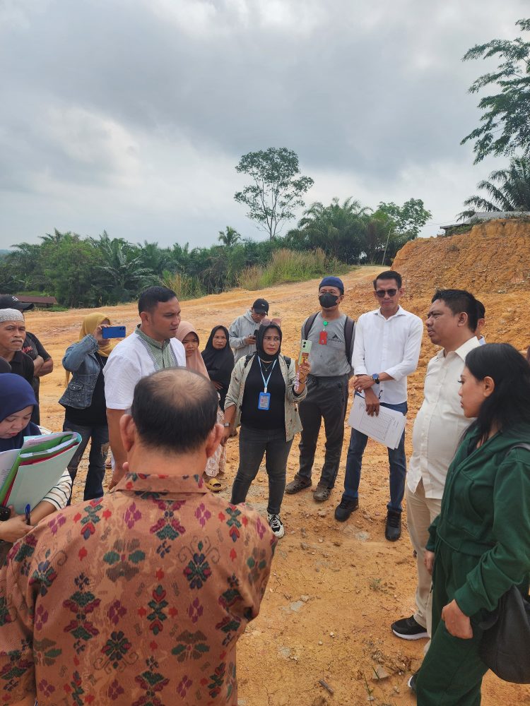 DPD PEKAT IB Kota Pekanbaru Mendampingi Ahli Waris Musri Dan Robiah Dalam Sidang Pemeriksaan Setempat (Descente), Sengketa Lahan Di Jalan 70 Tenayan Raya