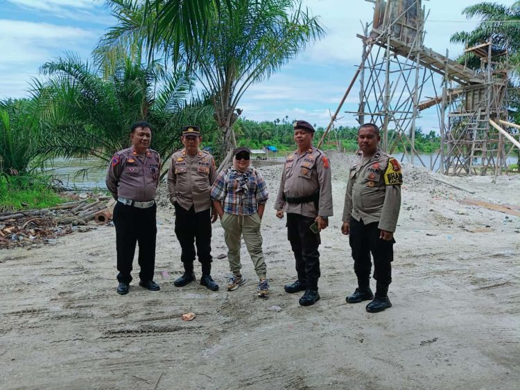 Jajaran Polsek Siak Hulu Melaksanakan Operasi Penertiban Galian C di Wilayah Desa Teratak Buluh