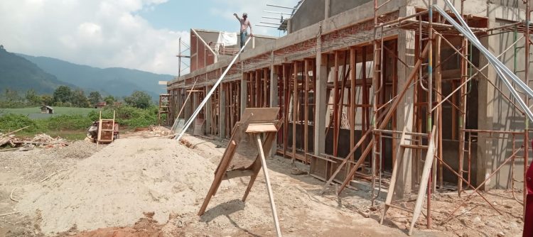Kontraktor Pekerjaan Ruang Laboratorium di SMK 1 Surian Pantai Cermin Melalaikan Waktu Pengerjaan