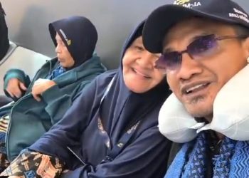 Ismail Sarlata, Ketua Umum AMI, Bawa Ibunda Tercinta ke Tanah Suci