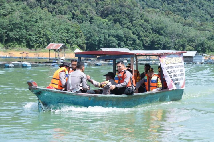 Kapolres Kampar Pastikan Keamanan Lokasi TPS di Wilayah Terpencil di Desa XIII Koto