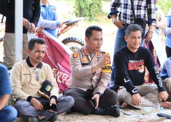 Kapolres Kuansing Pimpin Peninjauan TPS 02 Perbatasan Desa Sungai Besar Hilir dan Desa Pesajian, Pastikan Keamanan Pilkada 2024