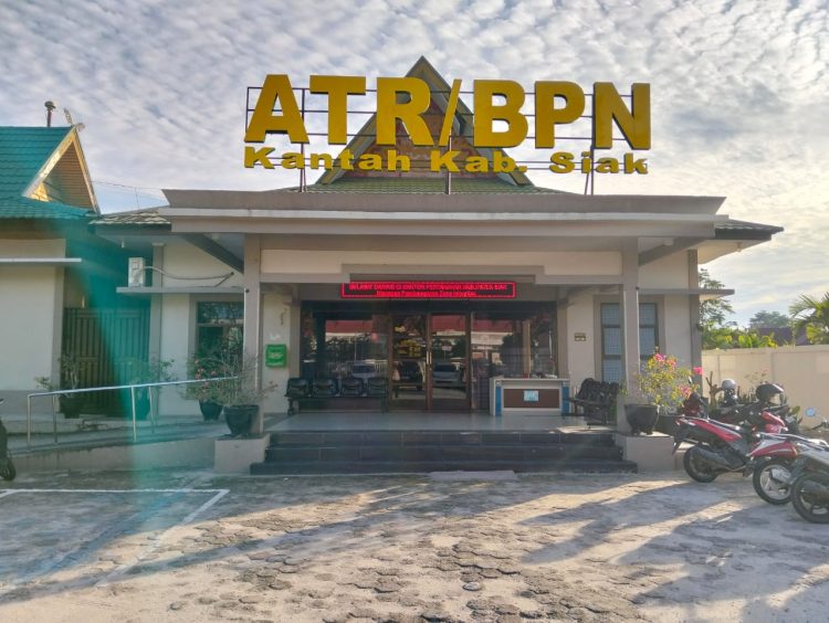 Wartawan di Larang Meliput Dikantor BPN Kabupaten Siak saat PT RAPP Mediasi dengan Masyarakat Terkait Sengketa Lahan