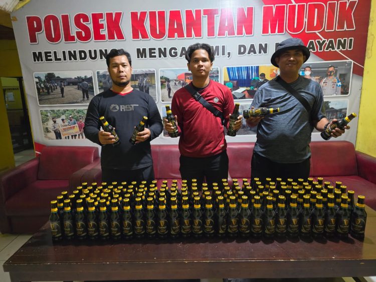 Polsek Kuantan Mudik Laksanakan Cipta Kondisi Jelang Nataru, 132 Botol Miras Diamankan