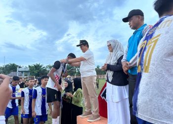 H Edi Basi, Msi, MH Menghadiri Penutupan Turnamen Sepak Bola Darussalam Cup III di Desa Kuntu Darussalam
