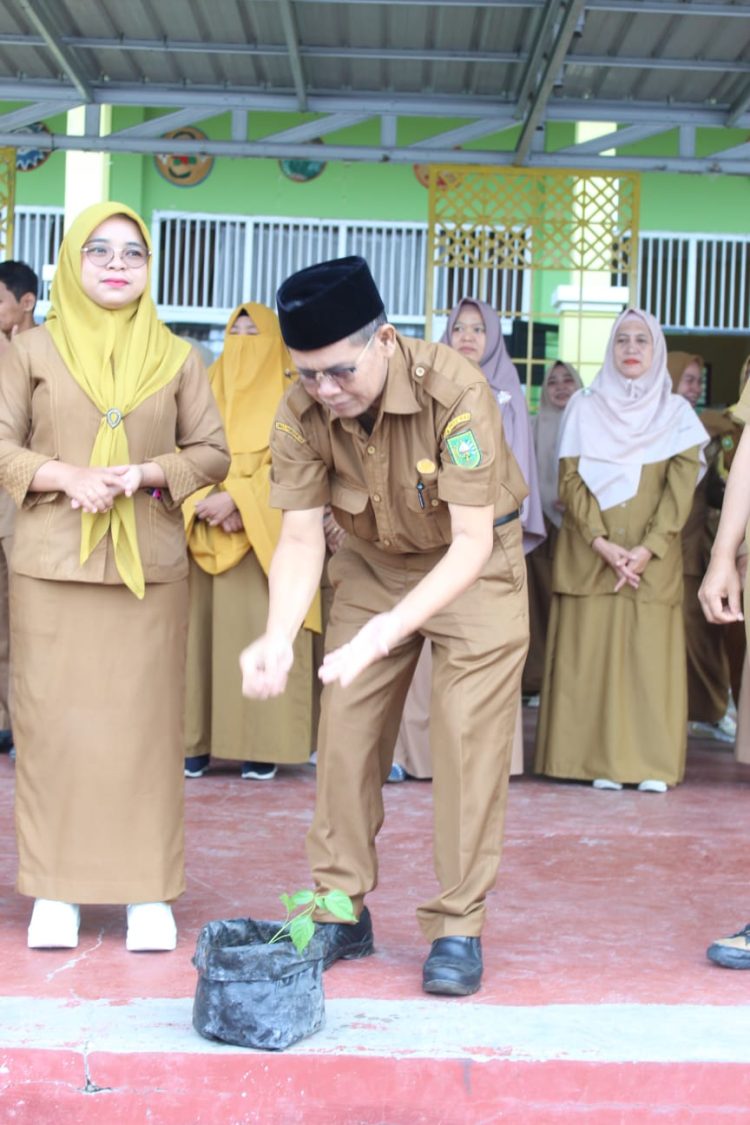 Luar Biasa, SMAN 3 Siak Hulu Peduli Lingkungan Launching Program SAMU SATA Program Ketahanan Pangan
