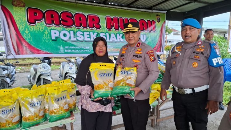 Warga Siak Hulu Serbu Pasar Murah Yang Diadakan Kapolsek Siak Hulu