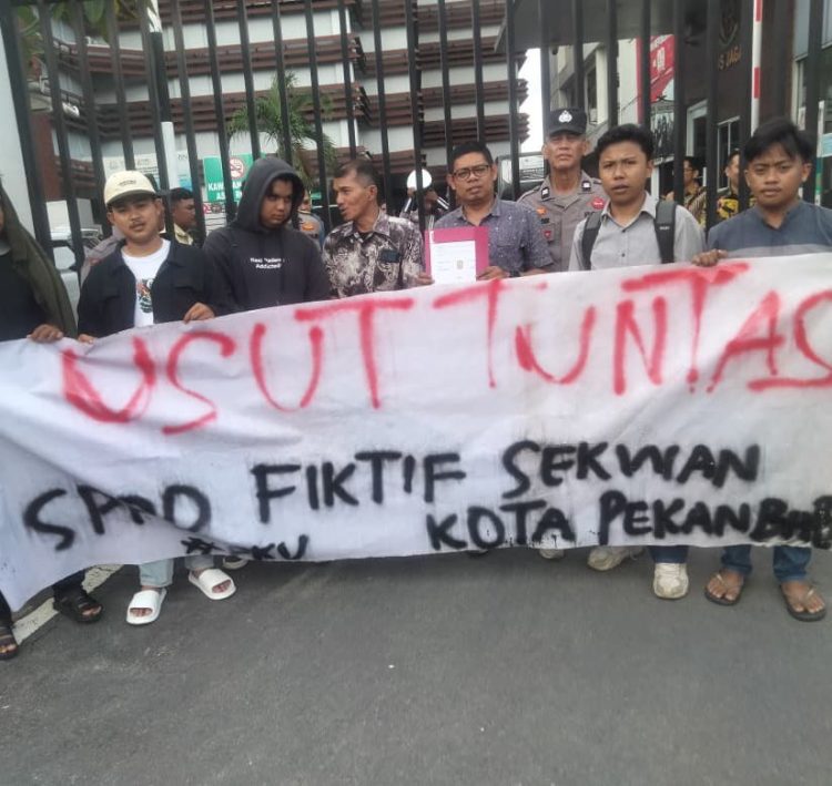 Mahasiswa Pekanbaru Gelar Aksi di Kejari Desak Pengusutan Dugaan SPPD Fiktif di Sekretariat DPRD